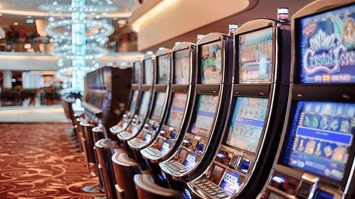 babi togel Bikini Paradise slot game displayed on Android and iOS mobile devices